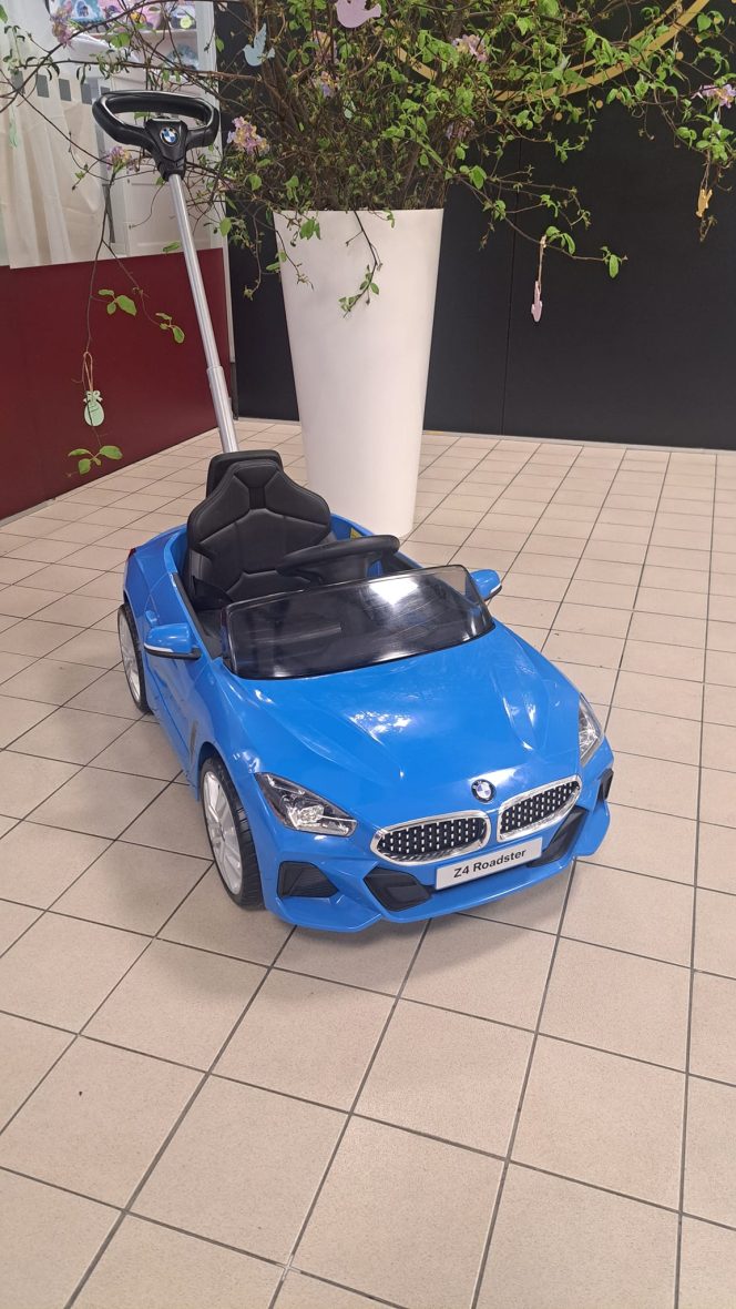 Paspiriamas vaikiškas automobilis su rankena BMW Z4