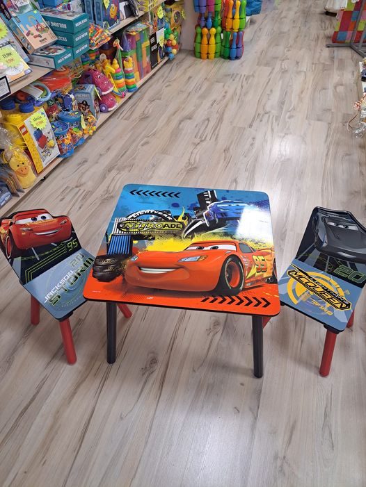 Medinis staliukas su kėdutėmis Makvynas