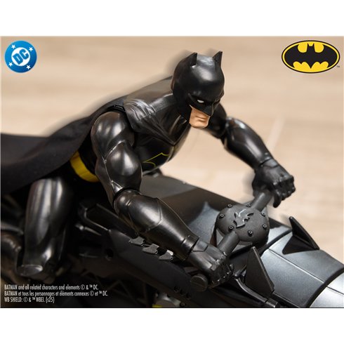 figurele-ir-nuotoliniu-budu-valdoma-transporto-priemone-batman-betmenas-30-cm-su-batcycle-dc-studios (3)